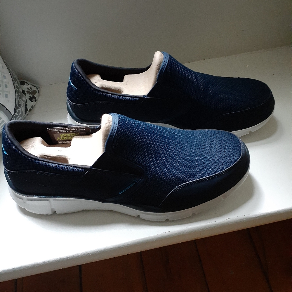 NEW Sketchers Walking Shoes
